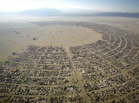 An amazing photograph of skydiving into Burningman | Steve Stern's ...